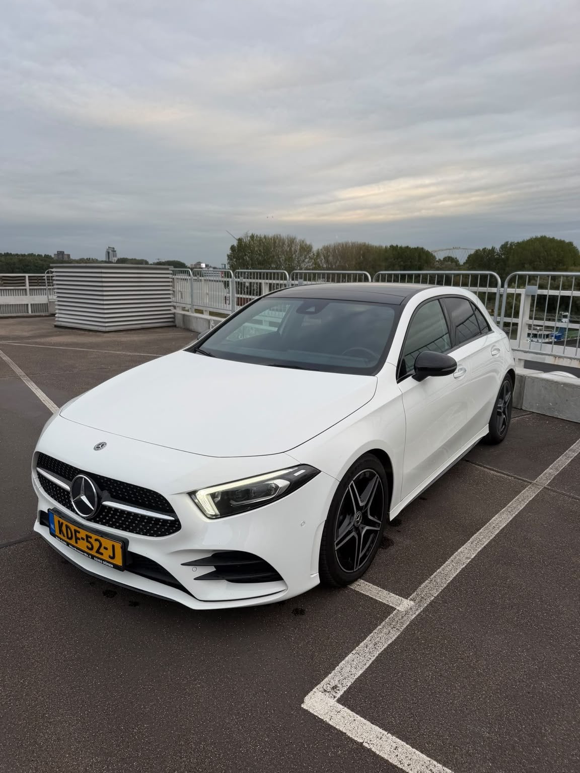 Mercedes A200 AMG Line | Panorama | Memory | Dealeronderhoud, 4 cilinders, Leder en Stof, Particulier, 685 kg