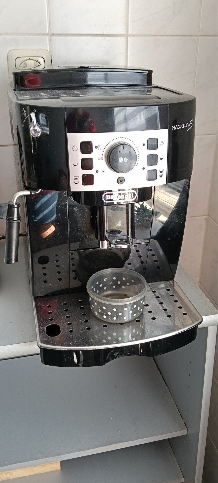 De'Longhi Magnifica S volautomatische espressomachine, Witgoed en Apparatuur, Koffiezetapparaten, Gebruikt, Espresso apparaat