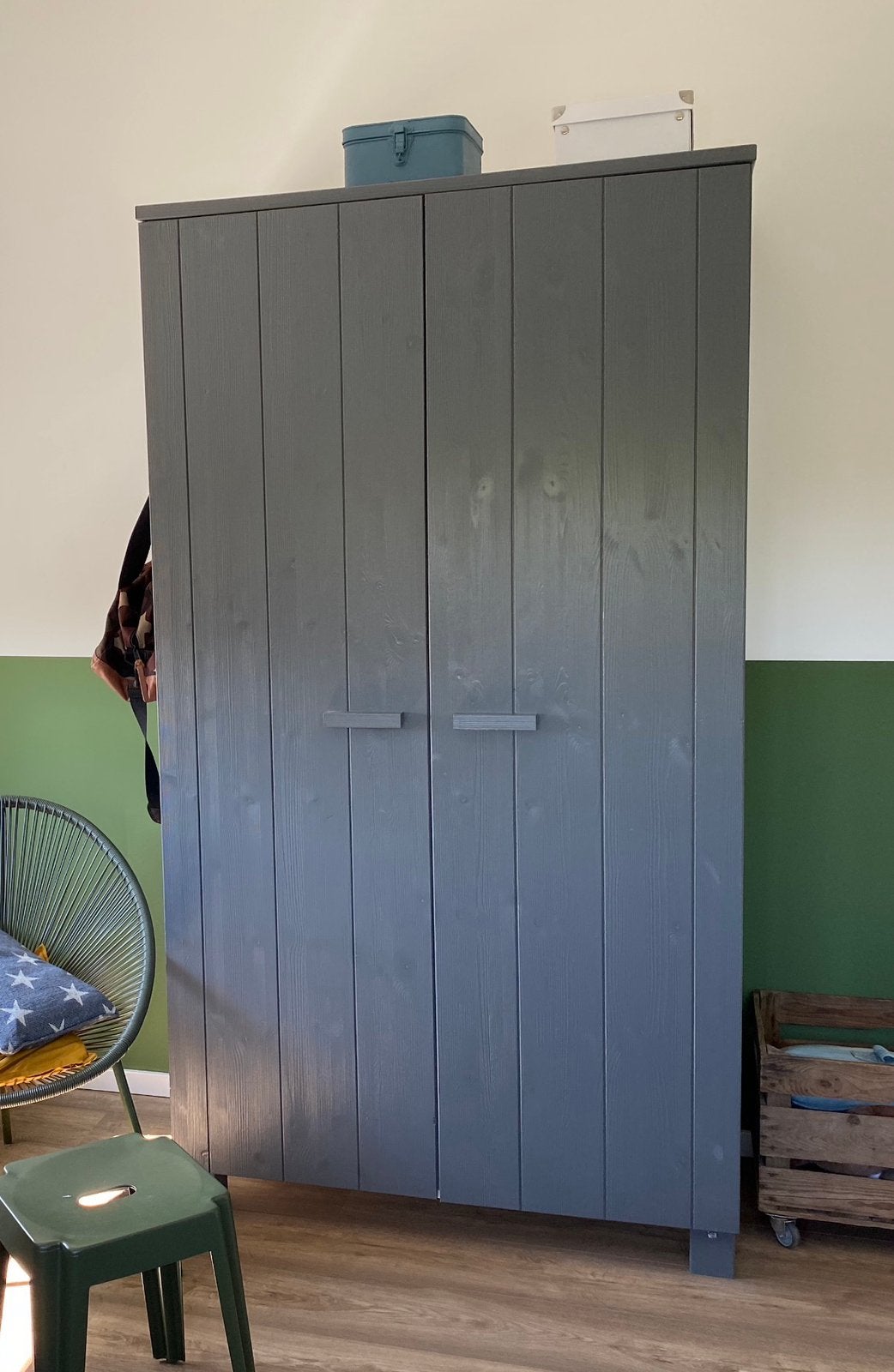 Kledingkast WOOOD grijs 111cm  breed, Ophalen, Stoer, 200 cm of meer, Met plank(en)