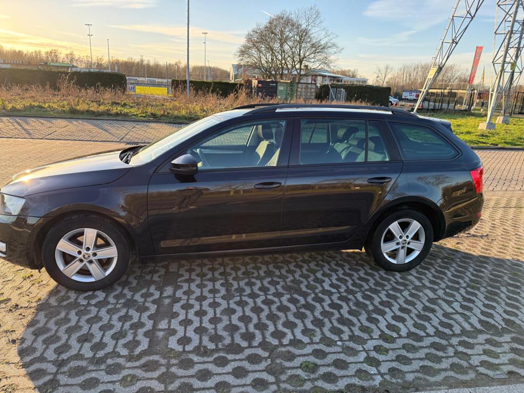 Skoda Octavia 1.4 TSI 103KW Combi 2013 Zwart, Auto's, Skoda, Voorwielaandrijving, 4 cilinders, Zwart, Origineel Nederlands
