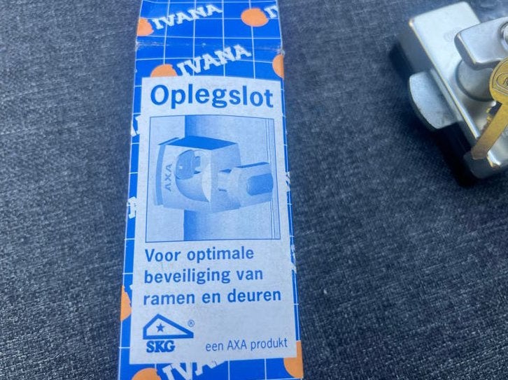 AXA Ivana oplegslot met cilinder en sleutels, Ophalen of Verzenden, Nieuw, Overige materialen, Slot
