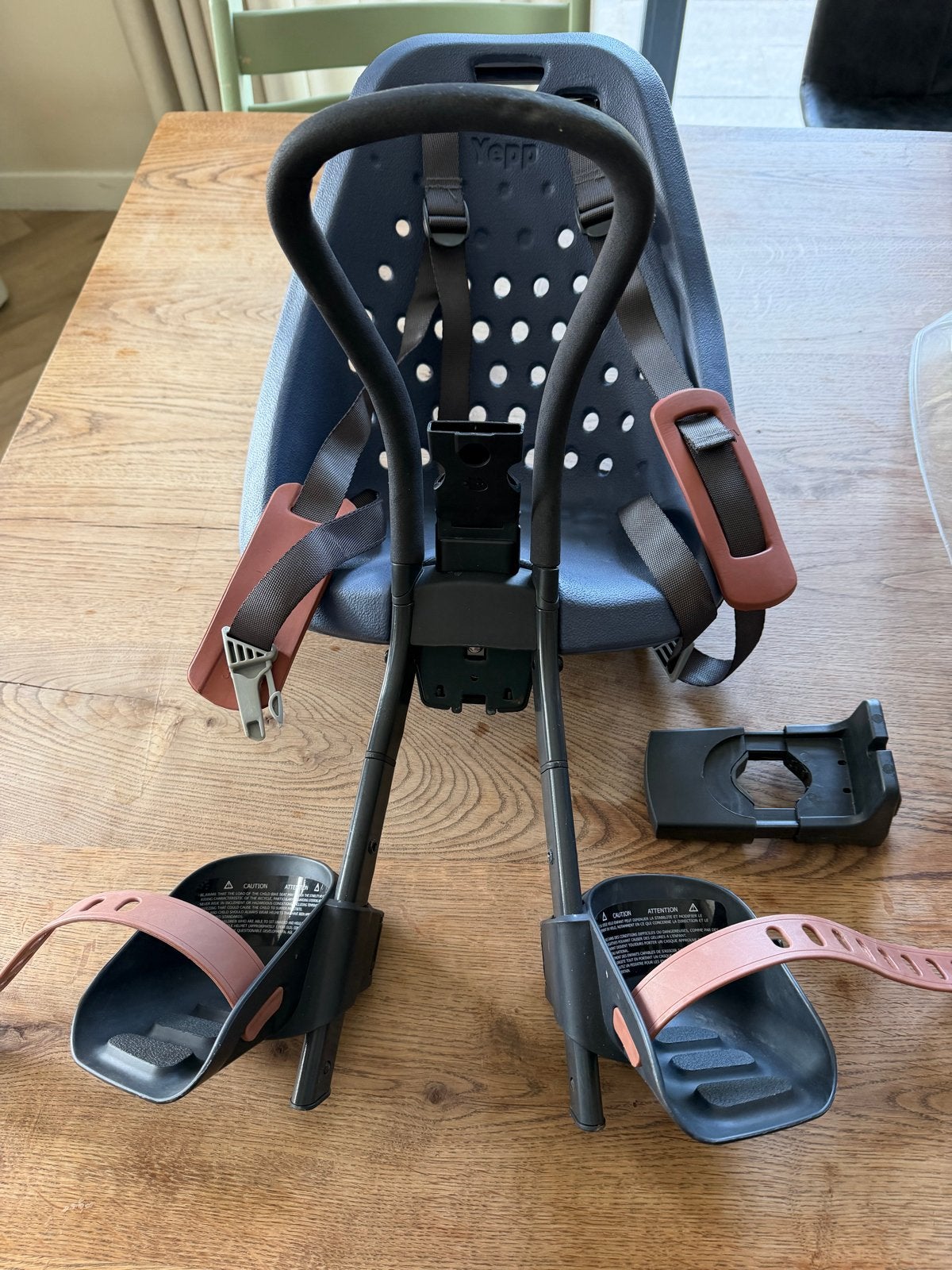Thule Yepp Mini fietsstoeltje, windscherm en extra adapter, Ophalen, Voetsteuntjes, Voorzitje, Zo goed als nieuw