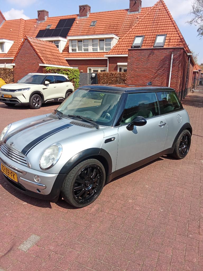 Mini 1.6 16V Cooper 2002 Grijs, Auto's, Mini, Voorwielaandrijving, 1025 kg, 15 km/l, Zwart