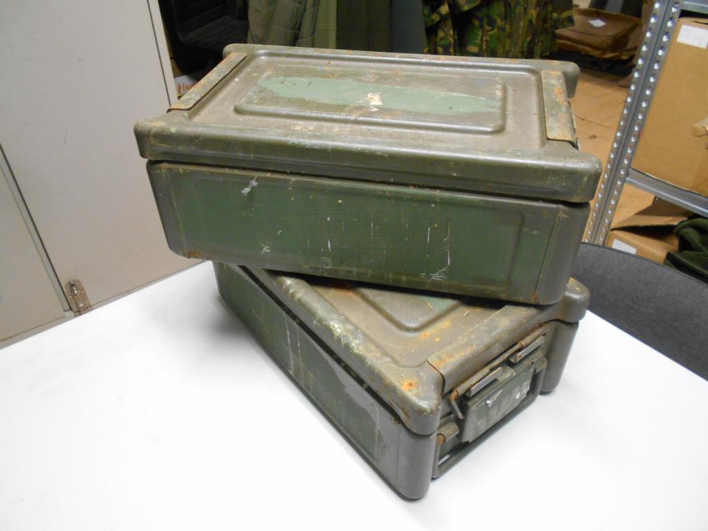 Munitiekist staal middelgroot (Breed model Duits), Verzamelen, Militaria | Algemeen, Ophalen of Verzenden, Landmacht, Duitsland