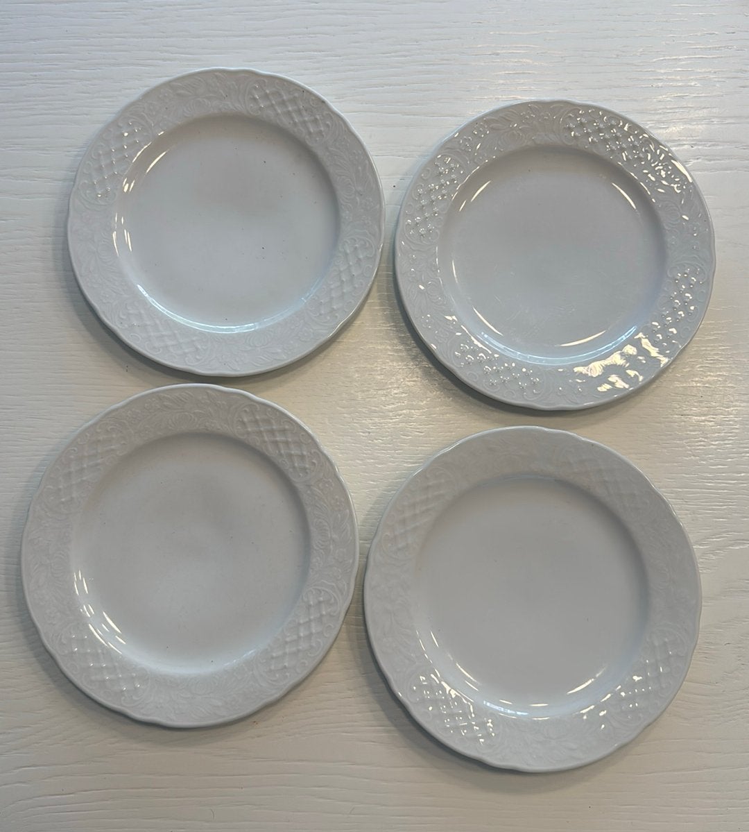 4 ontbijtborden wit relief (lijkt Bavaria Schumann Arzberg), Huis en Inrichting, Gebruikt, Arzberg, Ophalen of Verzenden, Bord(en)