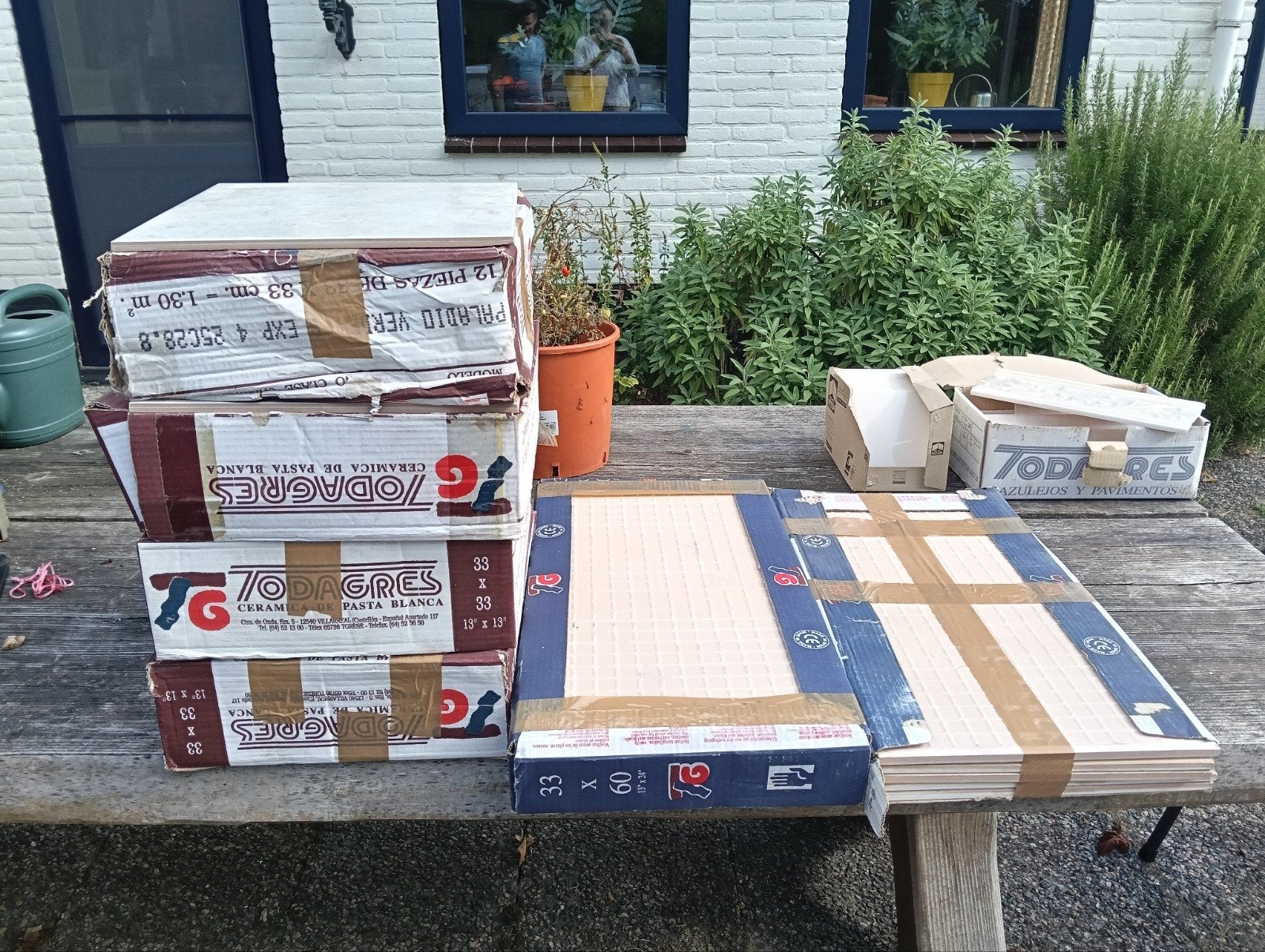 Gratis! Todagres, tegels uit Spanje, plus sierrand, Ophalen, Nieuw, 5 tot 10 m², 20 tot 40 cm
