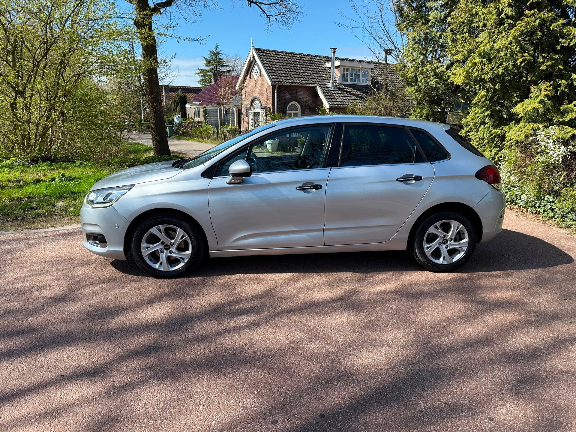 Citroen C4 1.2 PureTech Feel Collection / Navi / Automaat /, Euro 6, 1199 cc, Bedrijf, 3 cilinders