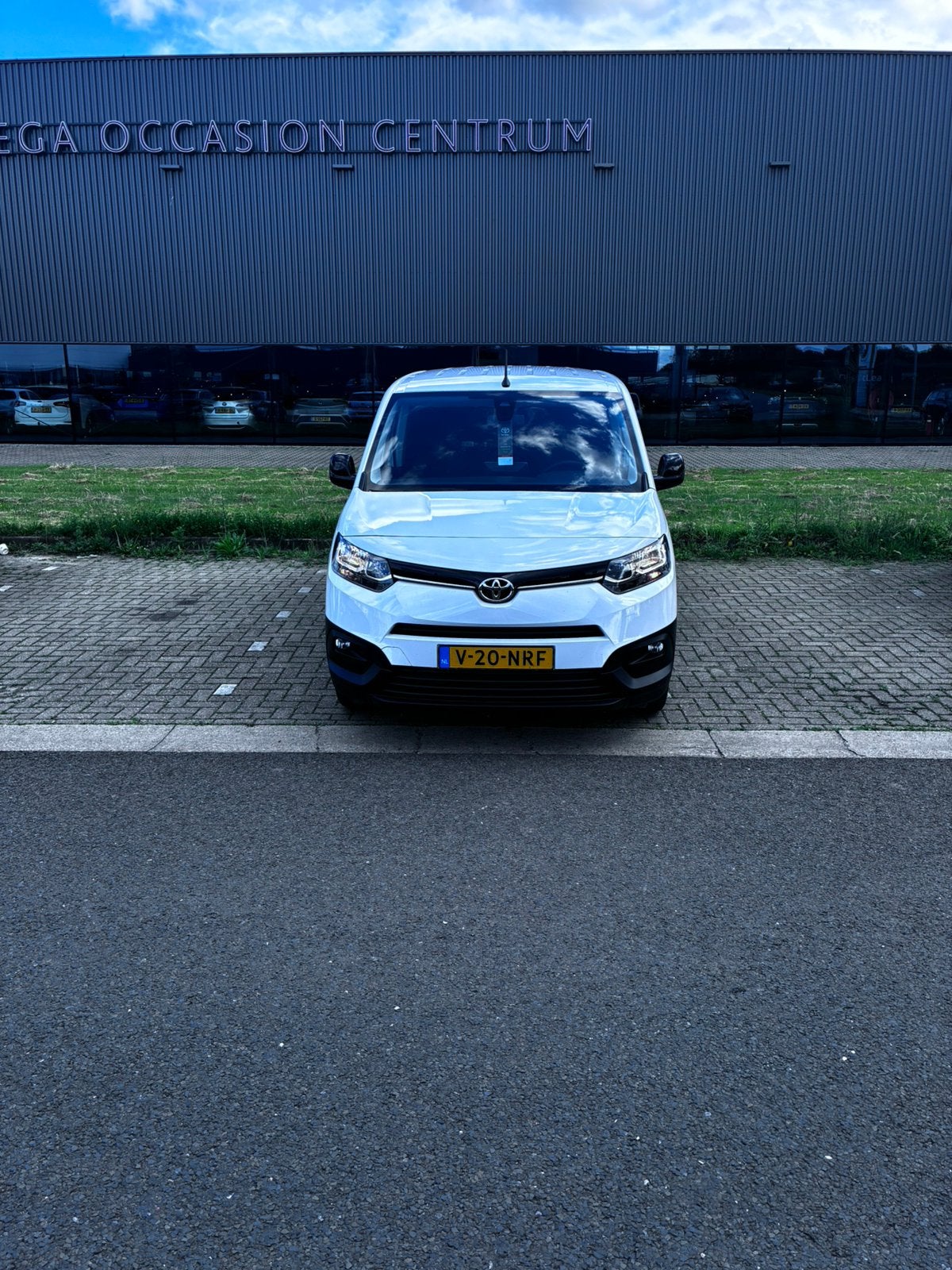 Toyota Proace City 1.2 Turbo 110pk 2024 Wit, Voorwielaandrijving, 1280 kg, Zwart, 1199 cc