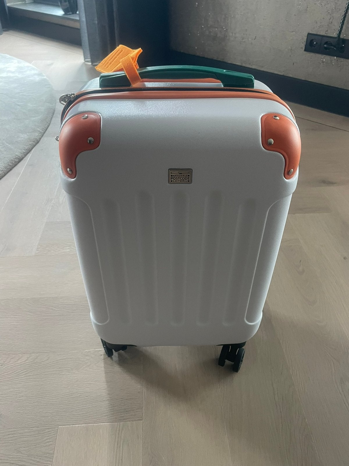 2 Postcode loterij koffertjes, Ophalen, 50 tot 60 cm, Hard kunststof, Zo goed als nieuw
