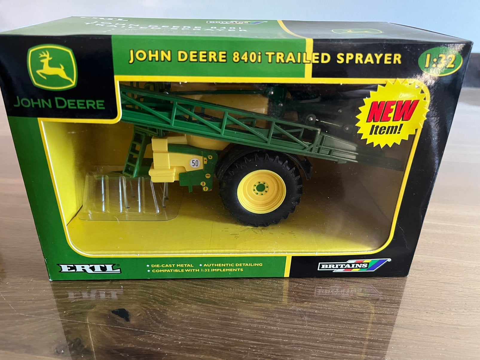 John Deere 840 I veldspuit Britains 42208 Nieuw, Ophalen of Verzenden, Nieuw, Tractor of Landbouw, Britains
