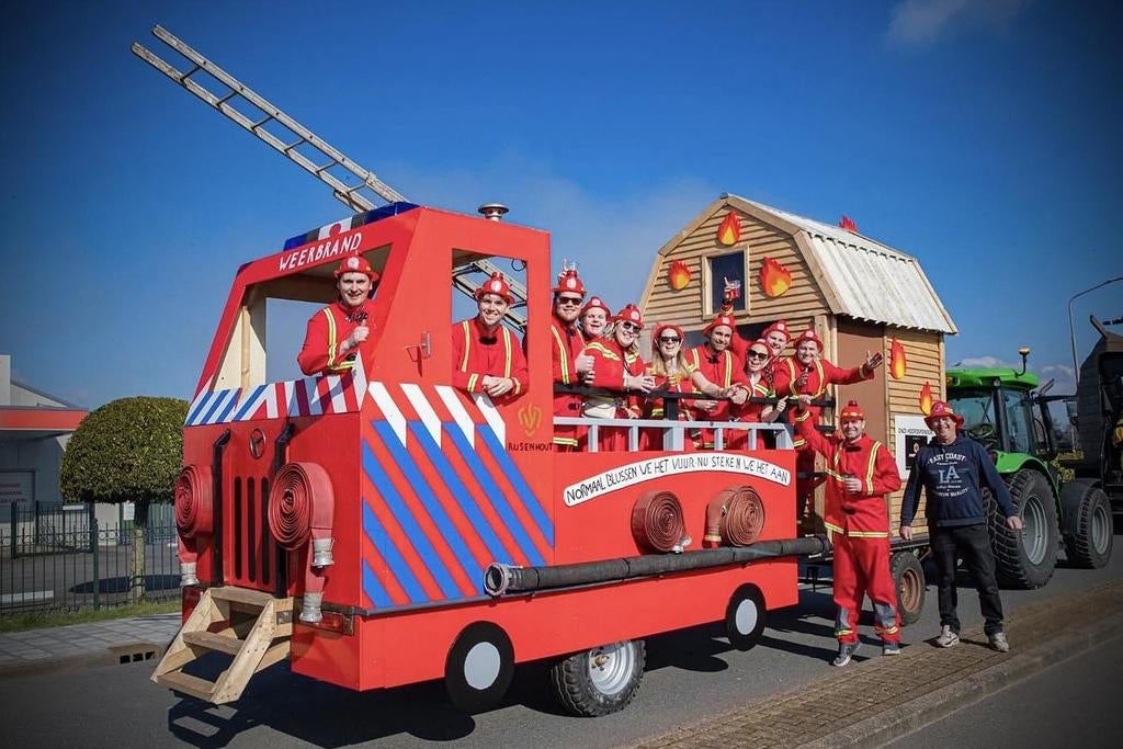 Carnavalswagen ombouw brandweer, Ophalen, Nieuw, Carnaval