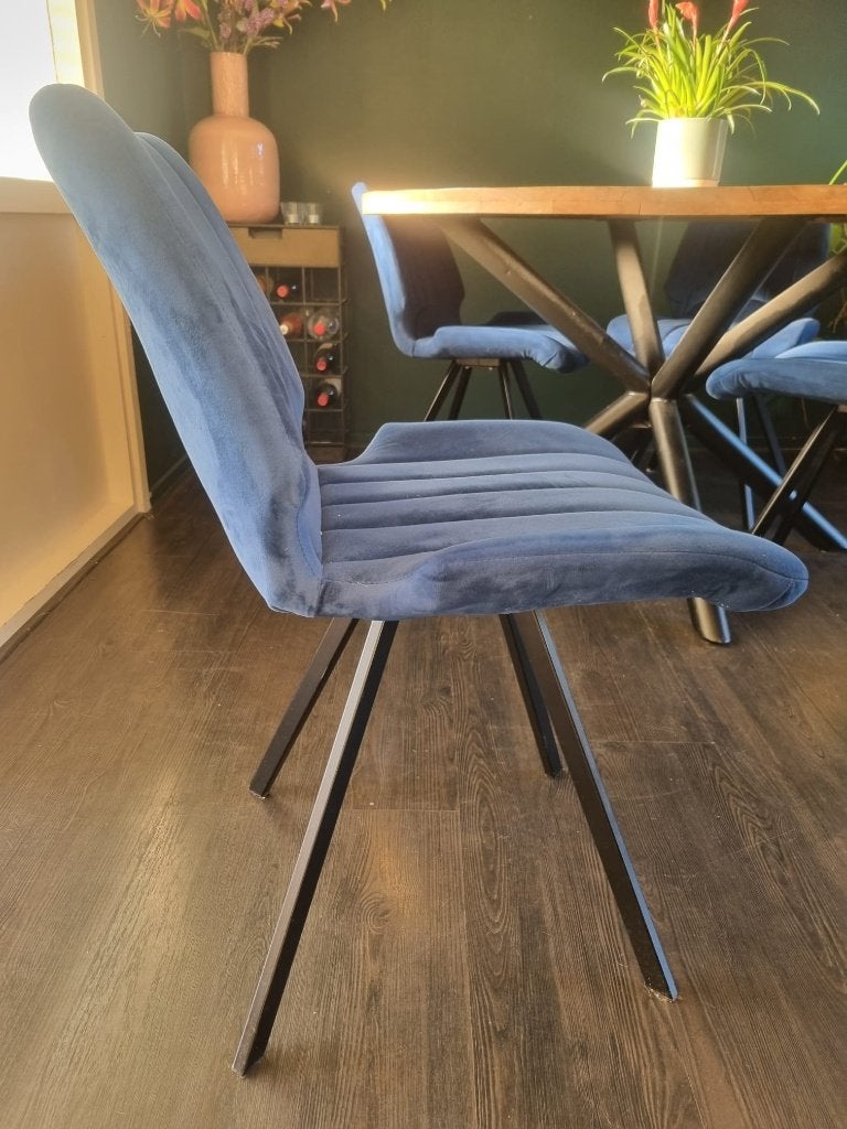Set van 4 blauwe velours eetkamerstoelen, Ophalen, Blauw, Modern, Velours, Zo goed als nieuw
