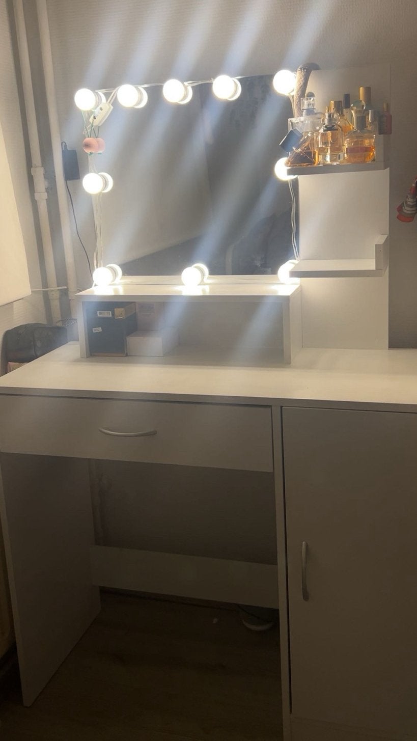 Foto 2 van Make-up tafel met spiegel en verlichting