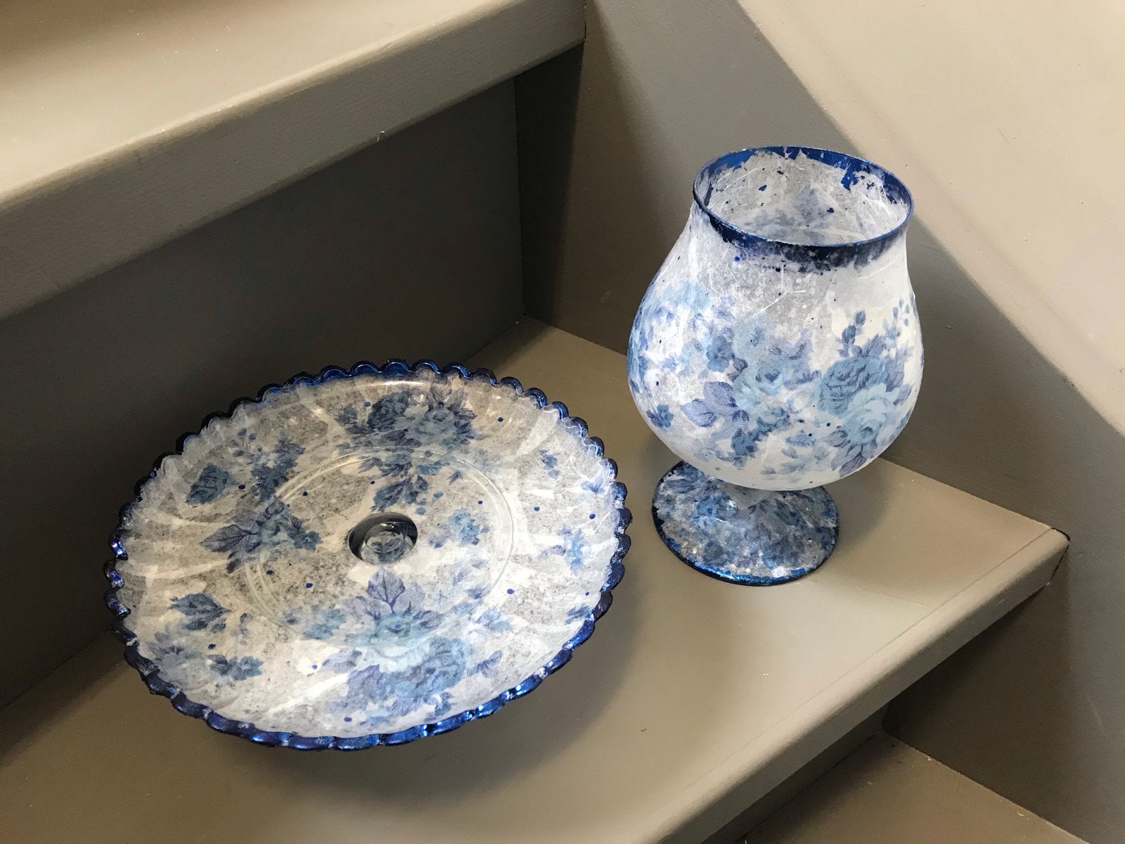 Decoratieve schaal en vaas met blauw bloemmotief, Ophalen of Verzenden