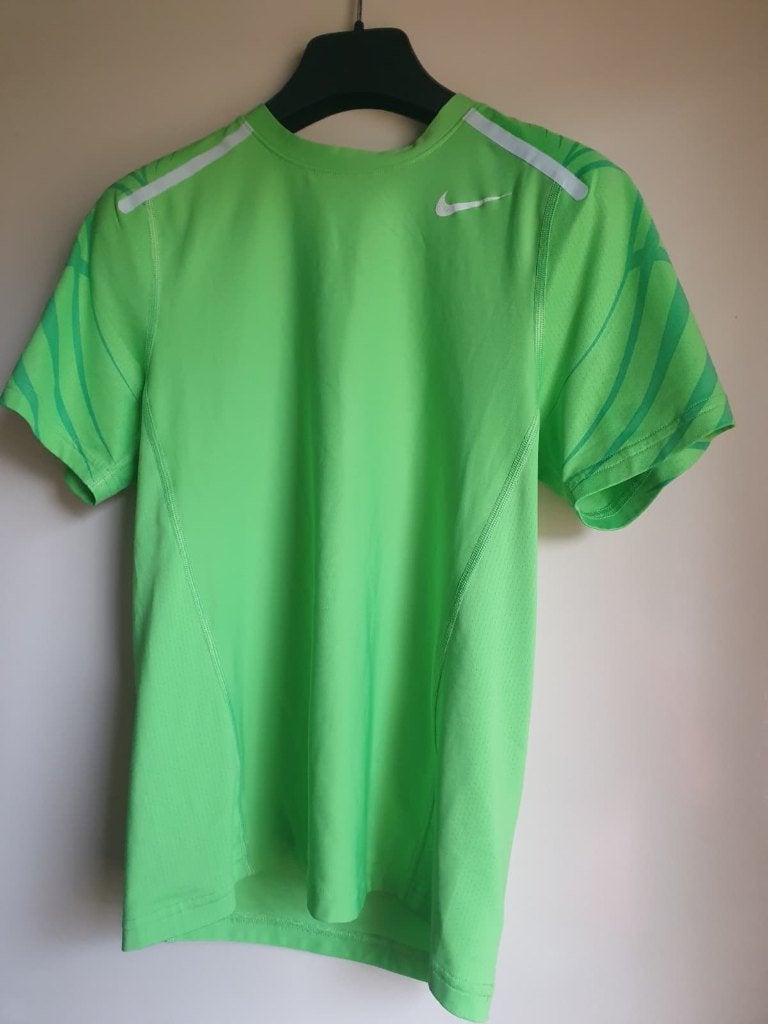 NIKE Tennisshirt (fel groen) kind: S (8-10 jr /128-140 cm), Sport en Fitness, Tennis, Nike, Ophalen of Verzenden, Zo goed als nieuw