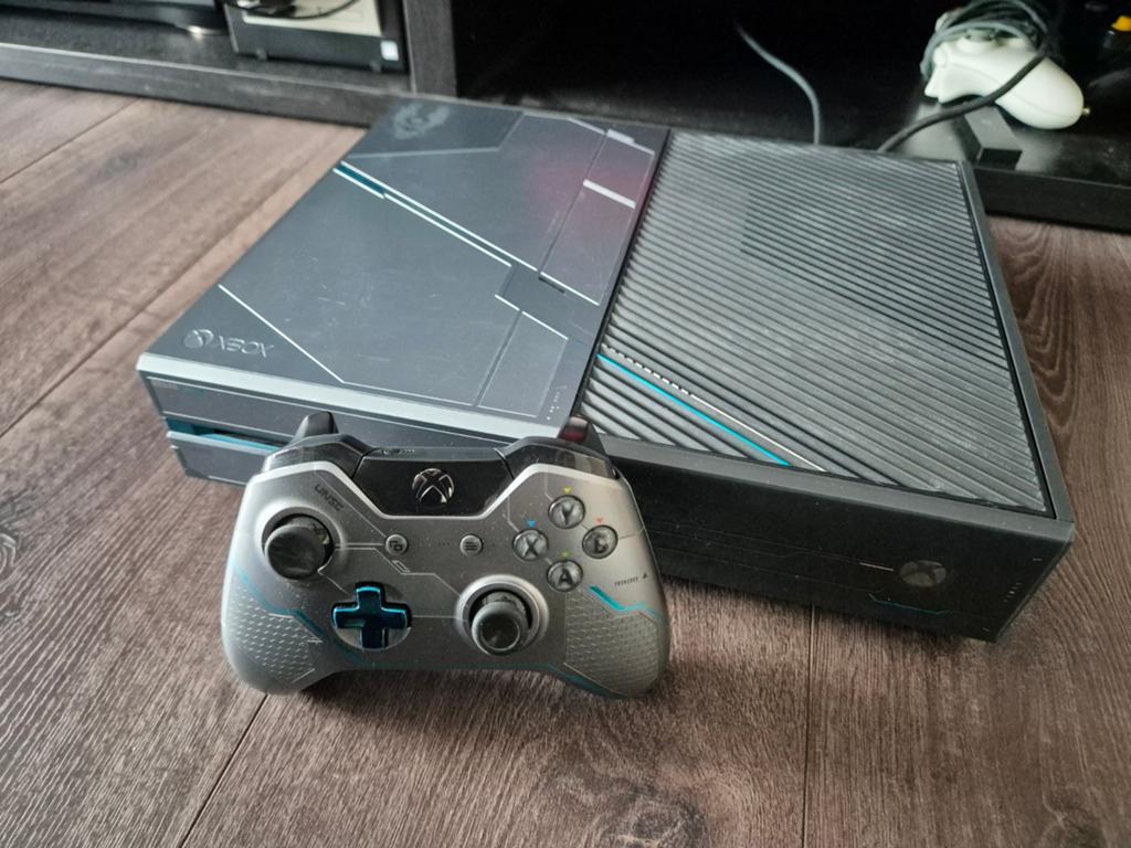 Xbox One Limited Edition Halo + Controller + Master Chief, Ophalen, Shooter, Zo goed als nieuw, 3 spelers of meer