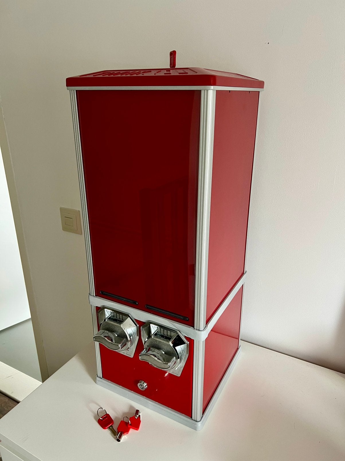 Vending machine - Pokémon kaarten, tattoos, Ophalen, Zo goed als nieuw