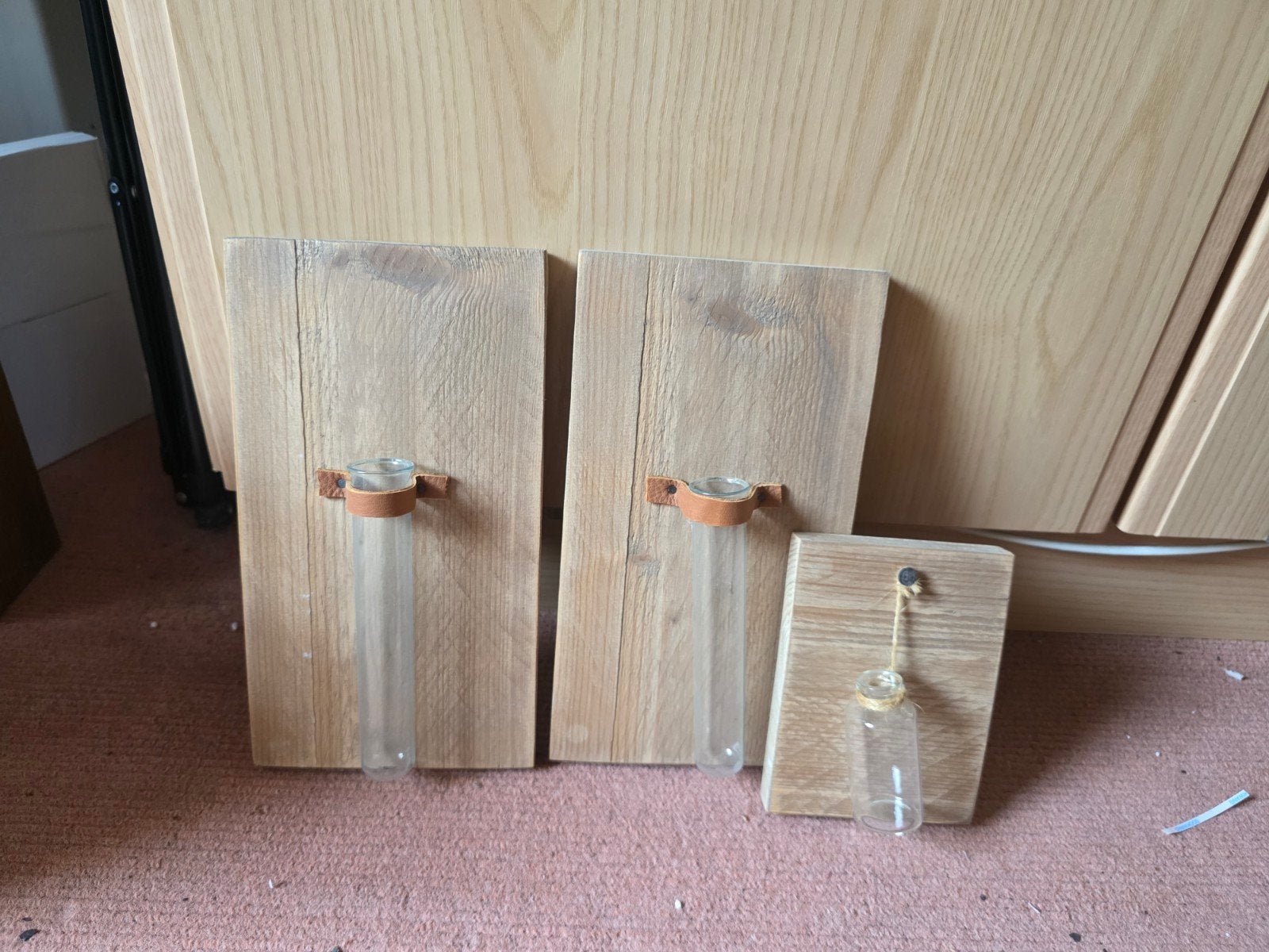 Houten wanddecoratie met glazen vaasjes, Hout, Gebruikt, Ophalen of Verzenden, Landelijk