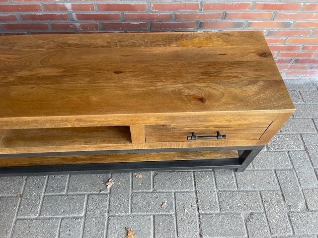 Tv-meubel 160 cm breed mangohout en metaal  speciale prijs, Huis en Inrichting, Kasten | Ladekasten, Tv-dressoir 160 cm breed mangohout en metaal  voorraad