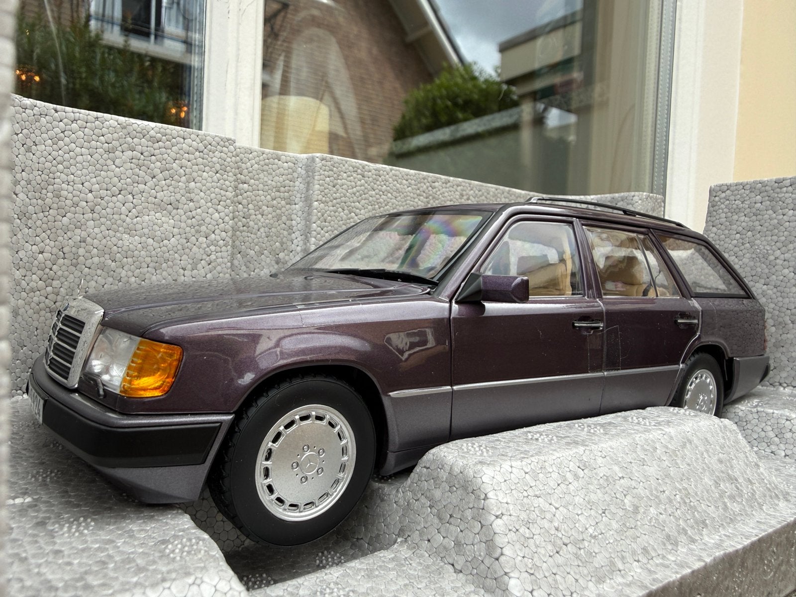 1:18 Mercedes 300D T-Modell S124 Bornit 1989 Norev, Auto, Norev, 70-72 Av. de Bohlen, Vaulx-en-Velin, 69120, France, Norev