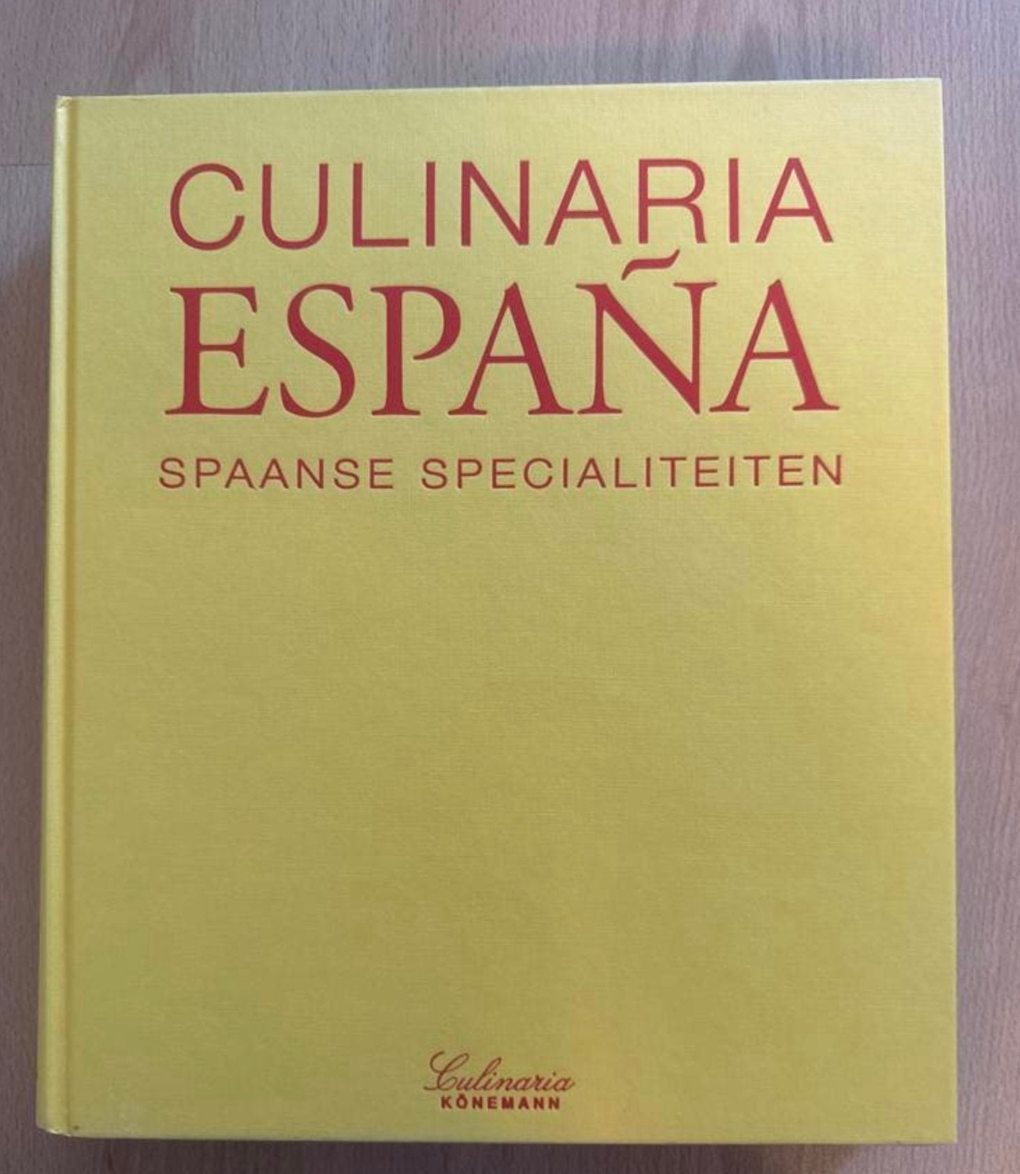 Culinaria España: Spaanse Specialiteiten Kookboek, Ophalen of Verzenden, Zo goed als nieuw