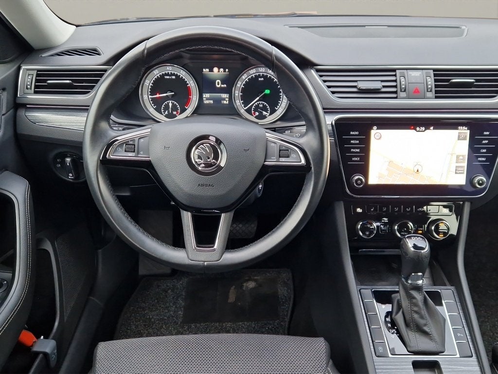 Skoda Superb Combi 1.5 TSI Business Edition Trekhaak - Carpl, Auto's, Skoda, Euro 6, 4 cilinders, Origineel Nederlands, 19 km/l