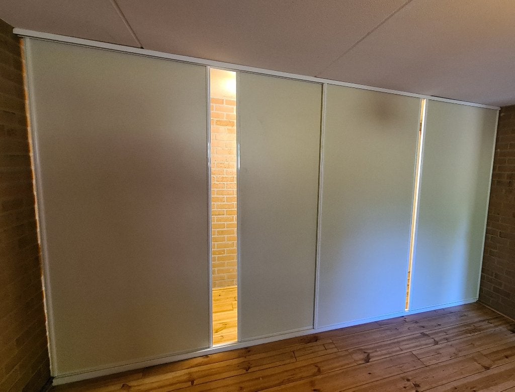 4 schuifdeuren voor kastenwand (4m., geleiders en wielen), Ophalen, Gebruikt