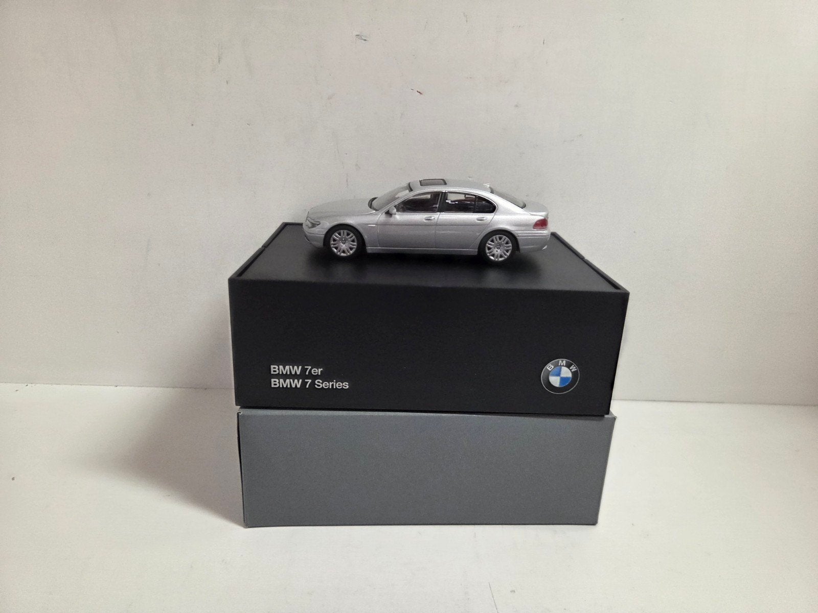 Minichamps BMW 7 serie 1:43, Hobby en Vrije tijd, Modelauto's | 1:43, Auto, ., Ophalen of Verzenden, Zo goed als nieuw
