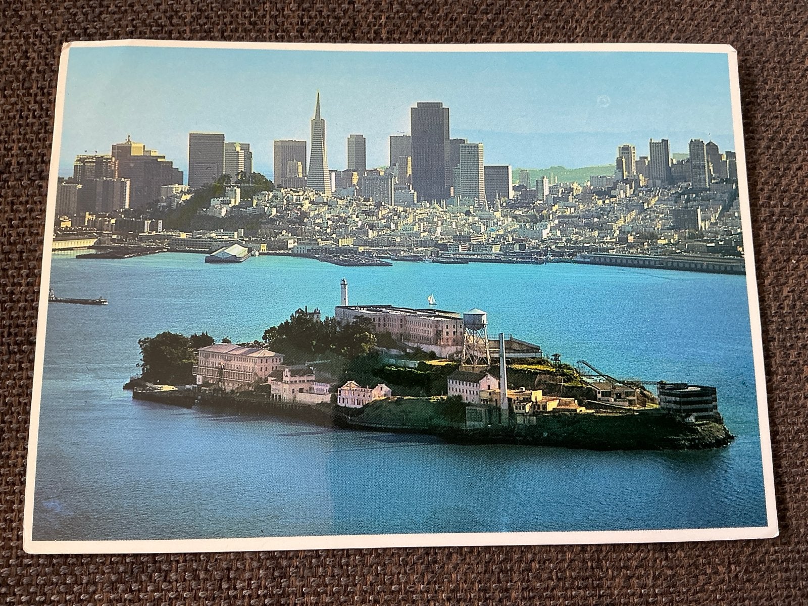 Ansichtkaart San Francisco skyline en Alcatraz. 1982, Verzamelen, Ophalen of Verzenden, 1980 tot heden, Gelopen, Buiten Europa