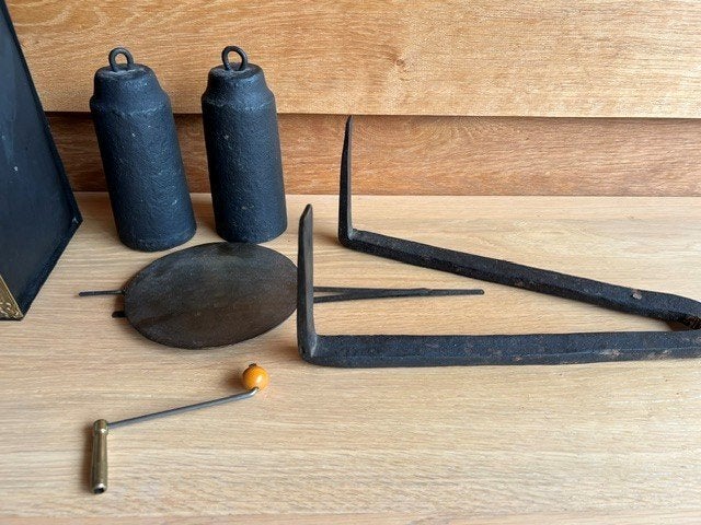 Foto 5 van Historisch interessante Comtoise klok