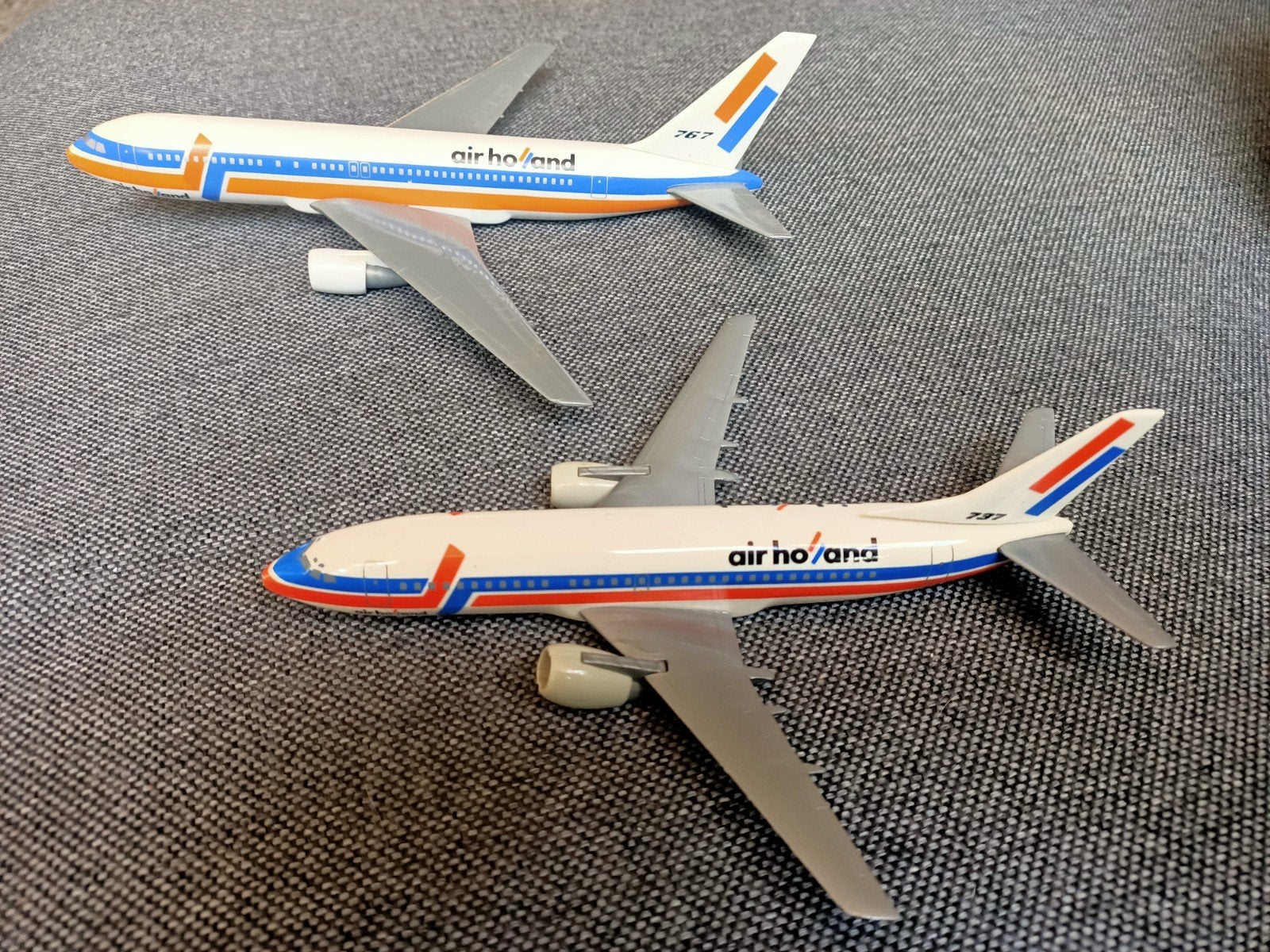 Vliegtuig Air Holland Boeing 737/767, Verzamelen, Luchtvaart en Vliegtuigspotten, Ophalen of Verzenden, Schaalmodel