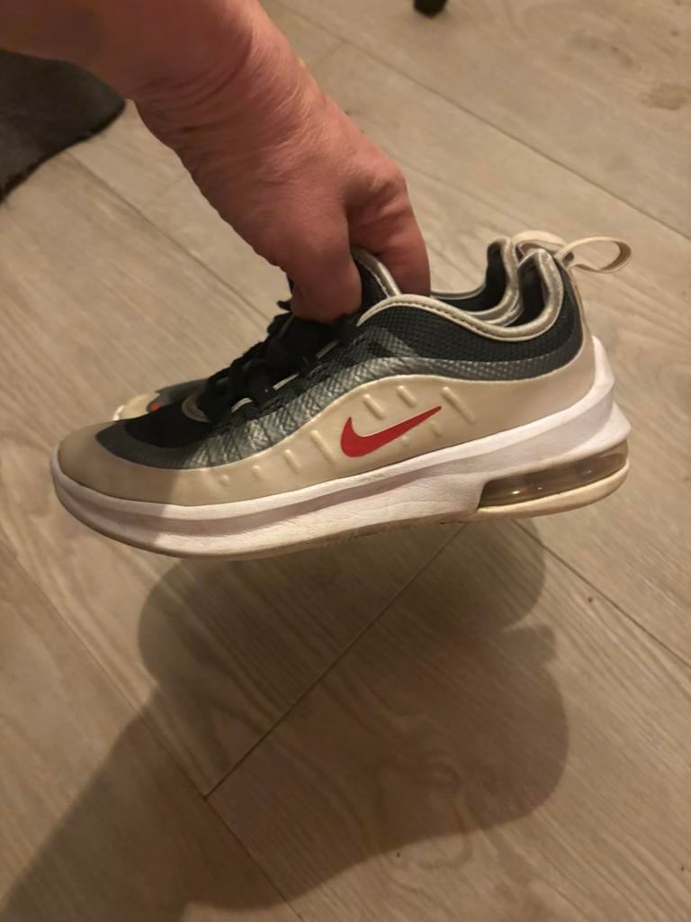 Nette Nike sneakers maat 31.5, Ophalen, Zo goed als nieuw, Jongen of Meisje, Sportschoenen