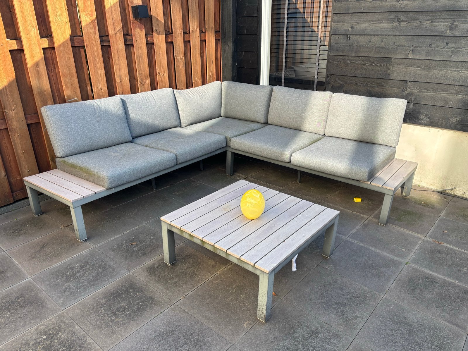 Loungebank met salontafel - Grijs/Hout, Ophalen, 5 zitplaatsen, Gebruikt, Loungeset