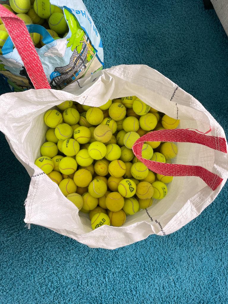 Gratis tennisballen (300), Sport en Fitness, Tennis, Gebruikt, Ballen, L00, Ophalen