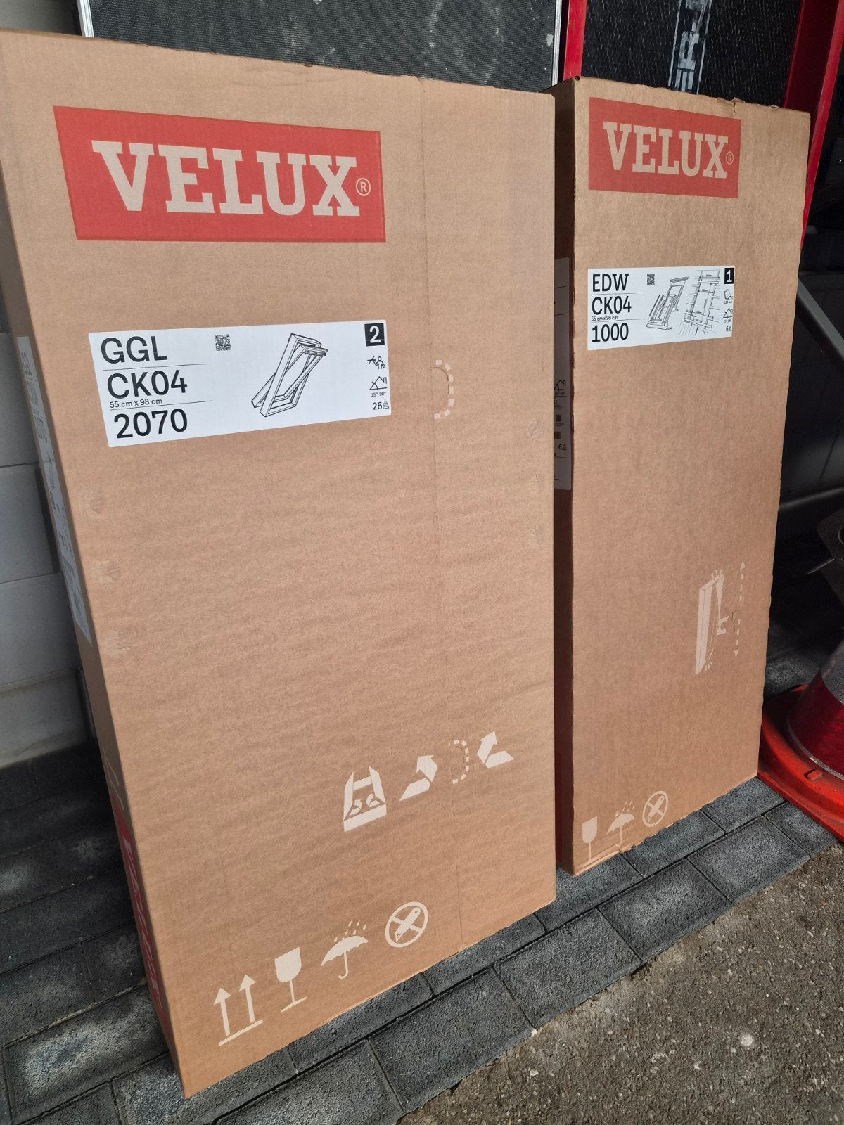 2 nieuwe Velux dakramen GGL CK04 55x98cm met gootstukken!, Doe-het-zelf en Verbouw, Glas en Ramen, Ophalen, Nieuw, Minder dan 80 cm