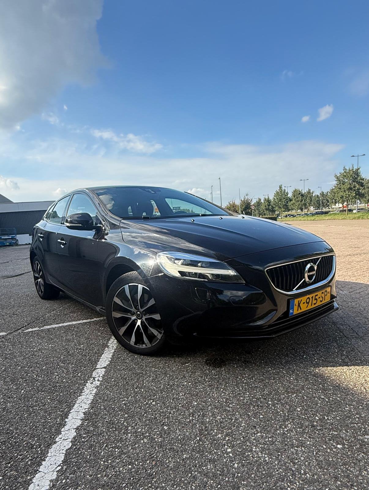 Volvo V40 2.0 D3 2019 (150pk) incl. APK 09/27 - summum, Auto's, Voorwielaandrijving, Zwart, Leder, Particulier