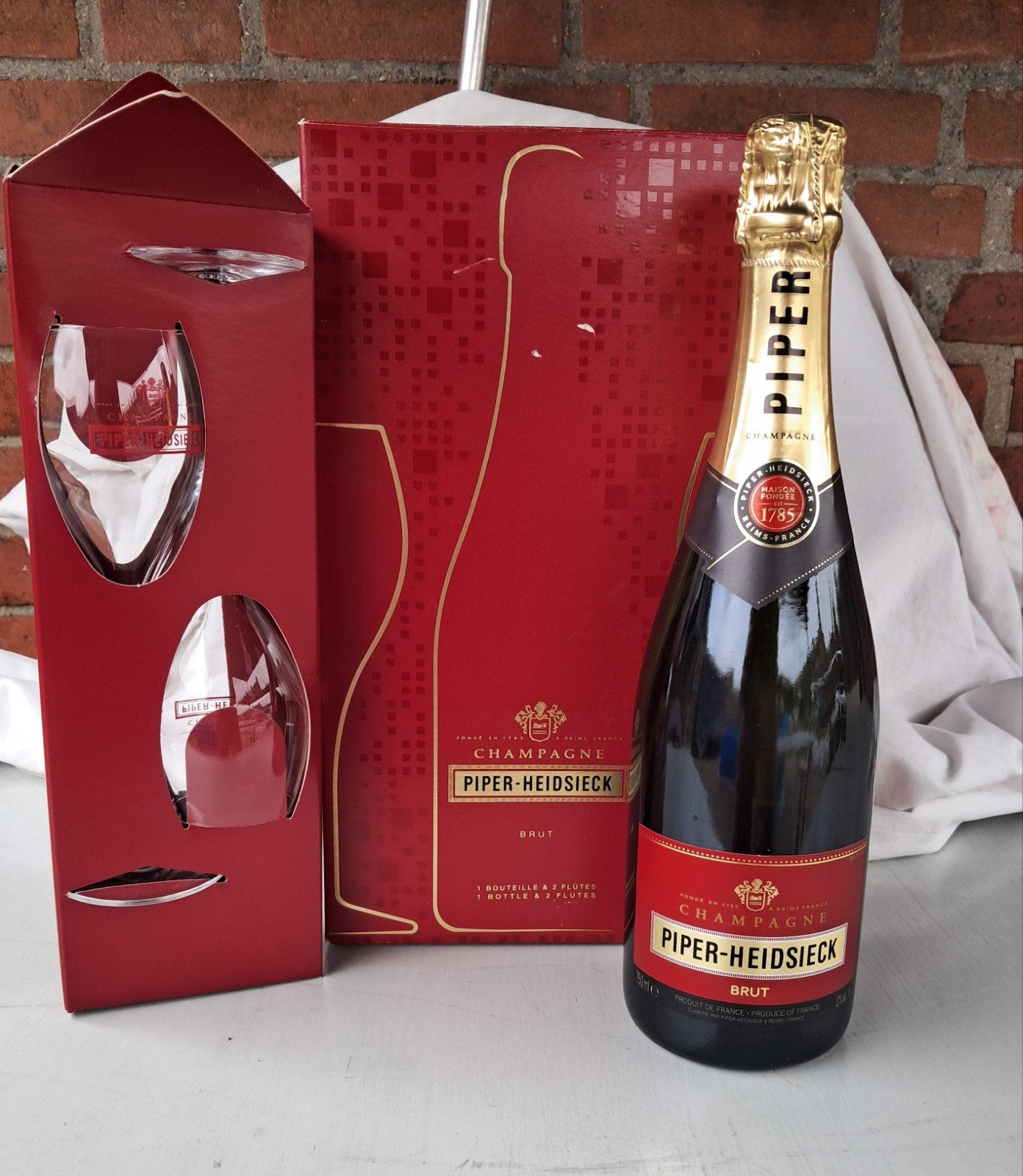 Piper- Heidsieck Cuvée Brut Champagne incl 2 glazen, Verzamelen, Wijnen, Ophalen, Nieuw, Frankrijk, Champagne