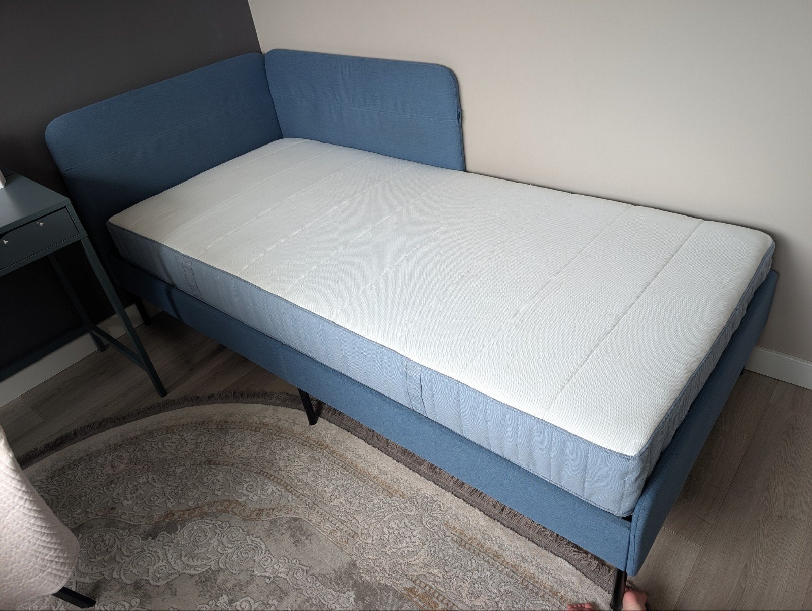 Zo goed als nieuw bed en matras compleet, Ophalen, 90 cm, Eenpersoons, Blauw
