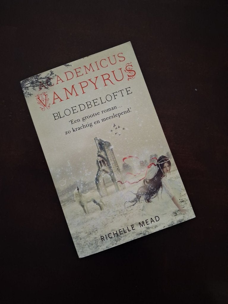 Richelle Mead - bloedbelofte, Ophalen of Verzenden, Zo goed als nieuw