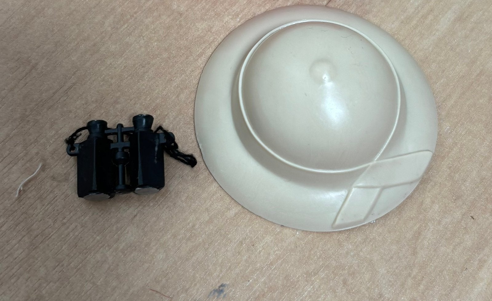 Vintage Hoed en Verrekijker - Poppen Accessoires, Ophalen of Verzenden, Gebruikt, Accessoires