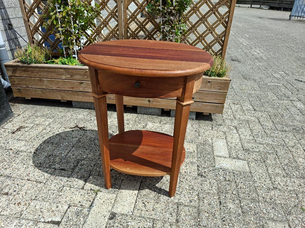 teakhouten bijzettafel tafel met lade, Huis en Inrichting, Tafels | Bijzettafels, Minder dan 55 cm, Zo goed als nieuw, Ovaal, Ophalen