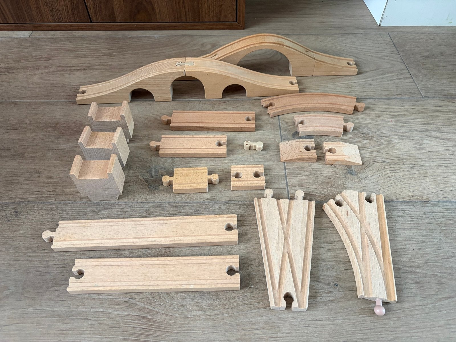 Grote set houten treinbaan met treinen en accessoires, Ophalen, Gebruikt
