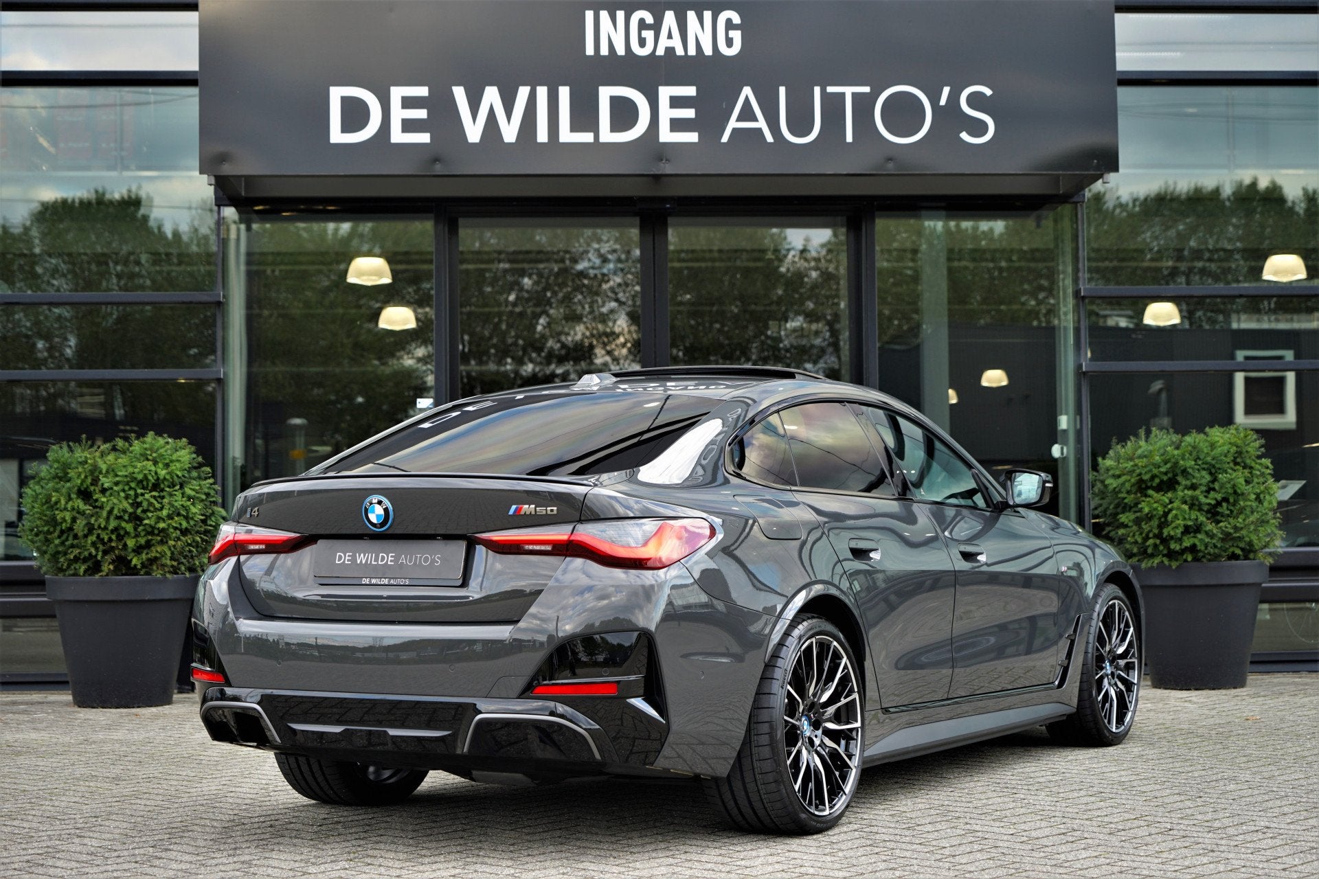BMW i4 M50 xDrive M-sport Schuifdak M-stoel Harman/Kardon La, Auto's, Dealer onderhouden, Gebruikt, Zwart, 2190 kg