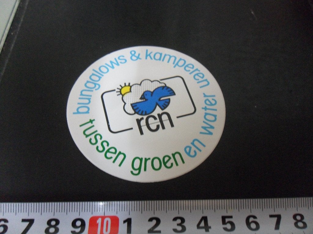 sticker RCN bungalows & Komperen Tussen groen en water, Ophalen, Zo goed als nieuw