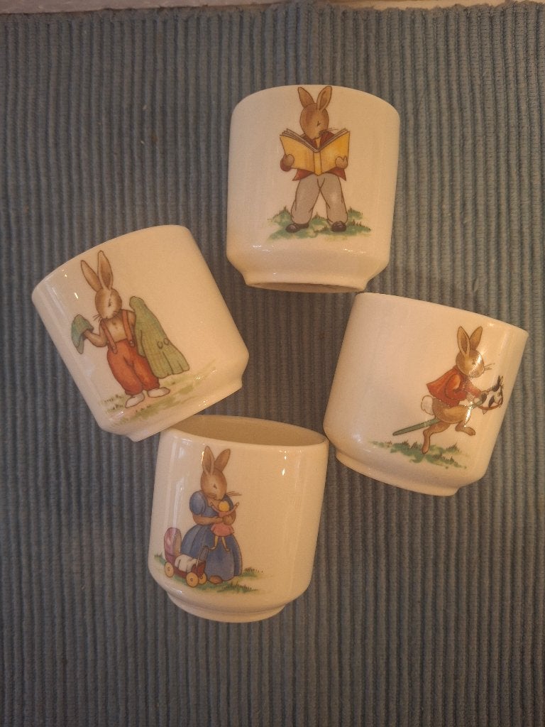 Bunnykins - Royal Doulton - 4 mooie aardewerk eierdopjes, Ophalen of Verzenden