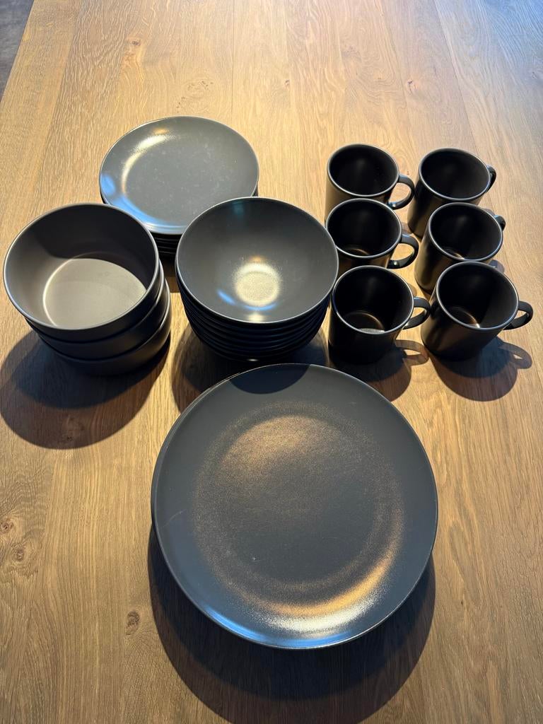 Ikea servies: borden, gebaksbordjes, schaaltjes en mokken, Ophalen, Keramiek, Zo goed als nieuw, Bord(en)