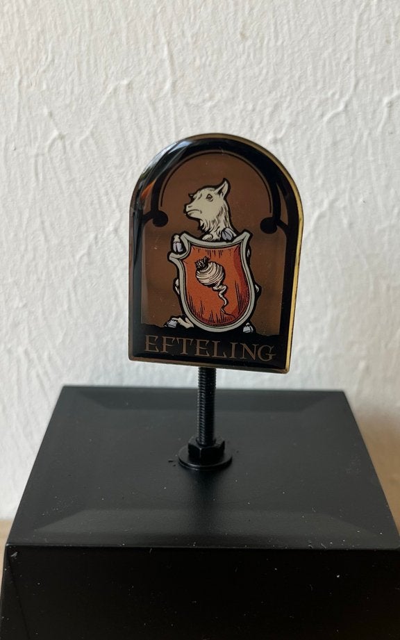 Efteling Smidje Pin Geitje met Schild, Verzamelen, Efteling, Ophalen of Verzenden, Zo goed als nieuw, Nvt, Button of Speldje