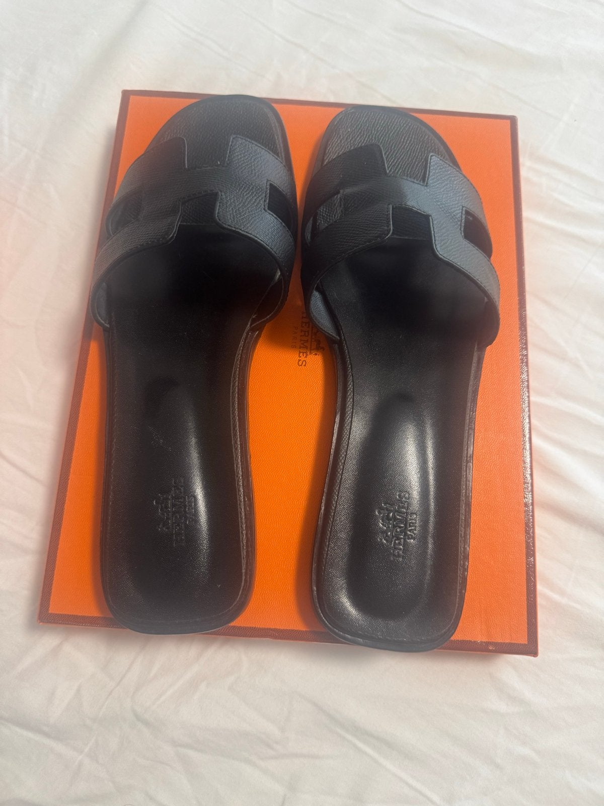 Hermès slippers maat 40 nieuw, Kleding | Dames, Schoenen, Ophalen of Verzenden, Nieuw, Zwart, Slippers