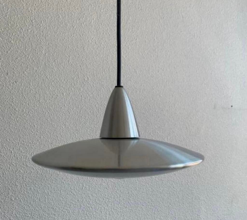 Lamp twee space age Hala UFO model hanglampen jaren 70, Huis en Inrichting, Lampen | Hanglampen, Ophalen of Verzenden, Zo goed als nieuw