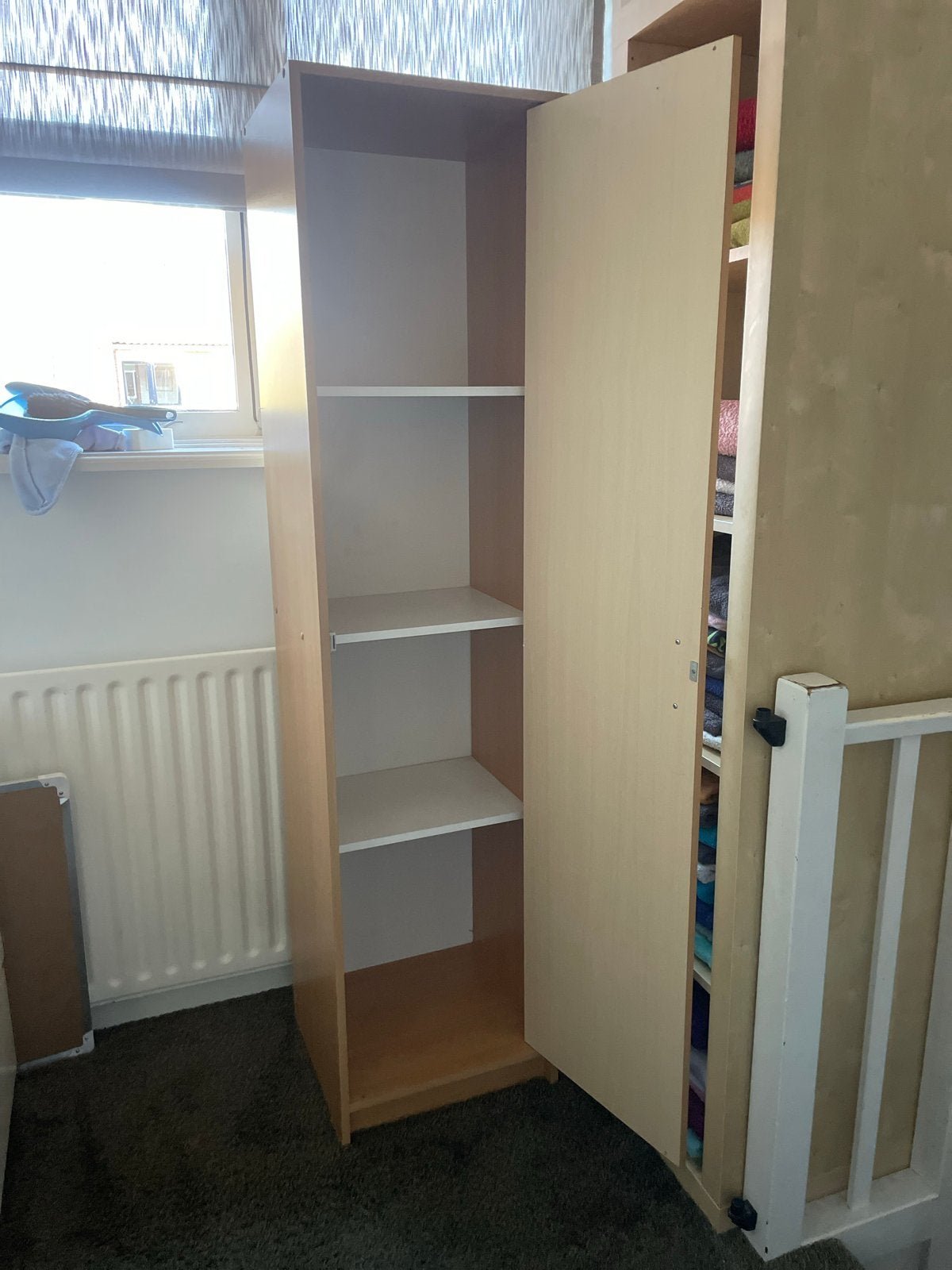 Hoge smalle kast met planken en deuren, Huis en Inrichting, Kasten | Kledingkasten, Ophalen, Minder dan 50 cm, Gebruikt, 200 cm of meer